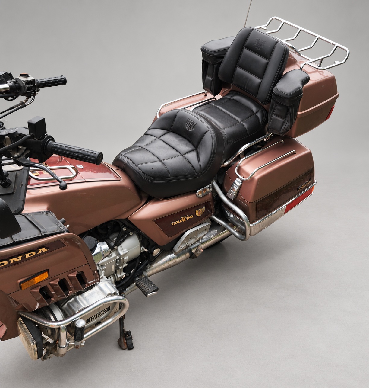 Honda Gold Wing Aspencade 1200 — Seat and luggage detail