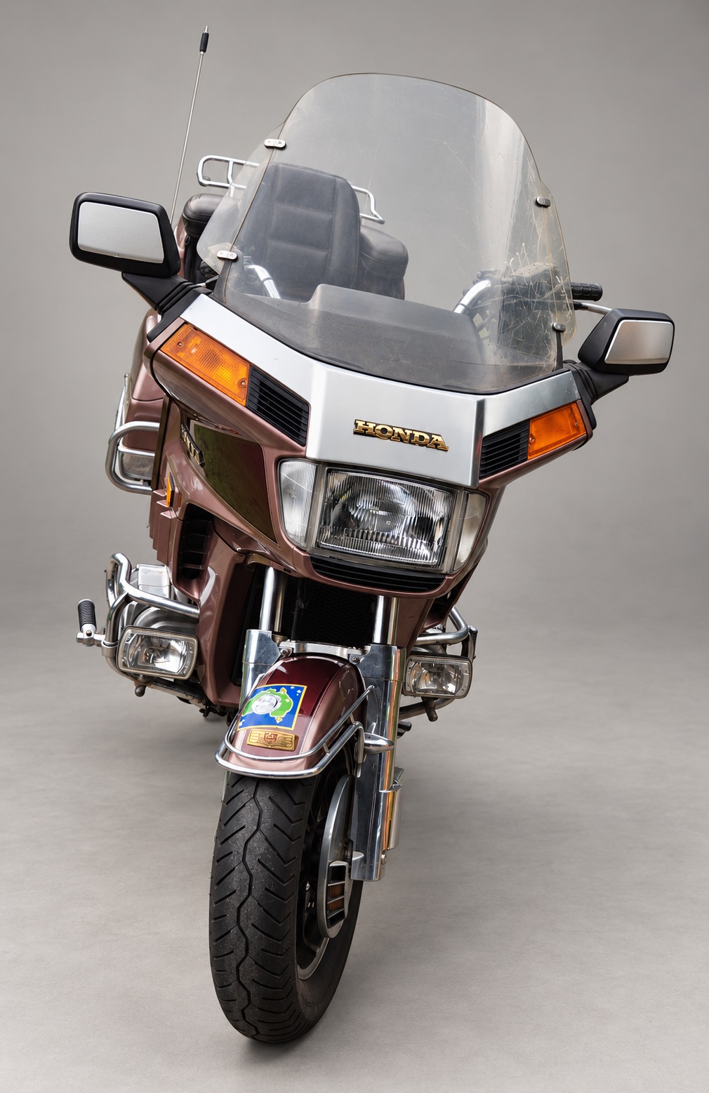 Honda Gold Wing Aspencade 1200 — Front view