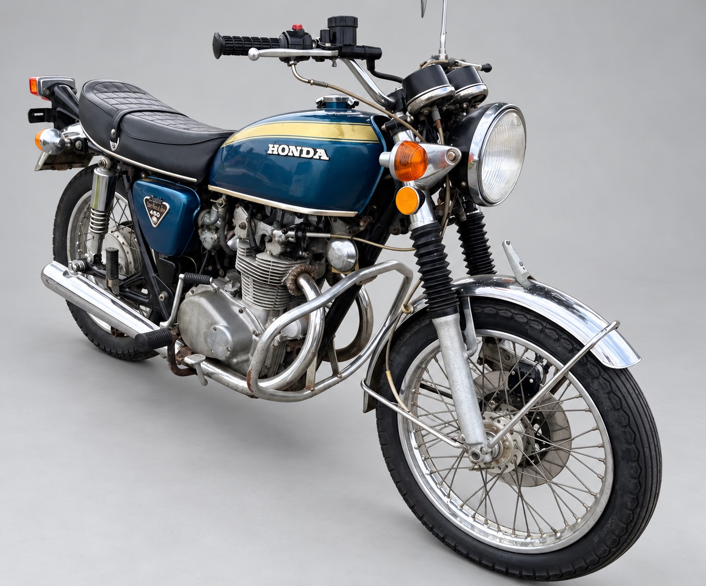 Paul’s blue and gold 1972 Honda CB450 with chrome mudguards